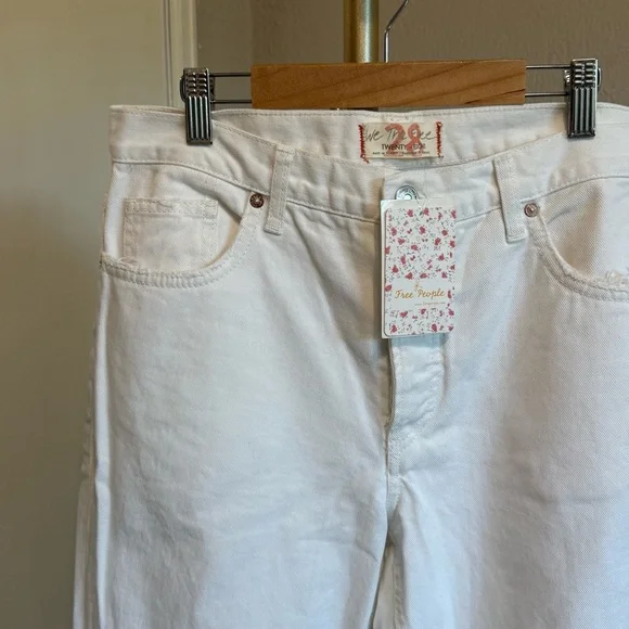 NWT We The Free White Distressed Cropped Flare Jeans Size 28 - Picture 6 of 15